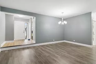 927 Hidden Lake Dr, Buffalo Grove, IL 60089 - Photo 4