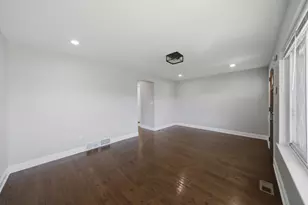 320 W 101st Pl, Chicago, IL 60628 - Photo 6