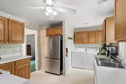 427 S Elmwood Avenue, Waukegan, IL 60085 - Photo 2