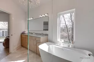 19 Marina Dr, Des Plaines, IL 60016 - Photo 30