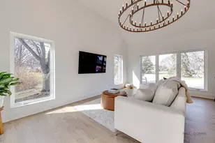 19 Marina Dr, Des Plaines, IL 60016 - Photo 16