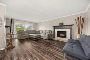 90 Golfview Ln, Frankfort, IL 60423 - Photo 6