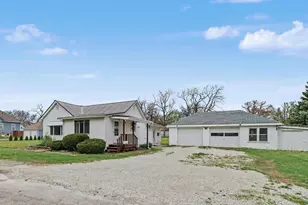 21 E Linn St, Piper City, IL 60959 - Photo 2