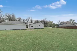 21 E Linn St, Piper City, IL 60959 - Photo 24