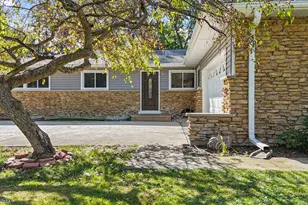 1149 Gail Ln, Sleepy Hollow, IL 60118 - Photo 2