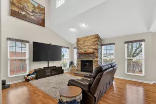 125 Ione Dr, South Elgin, IL 60177 - Photo 6