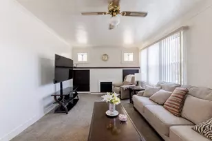 8129 S Cornell Ave, Chicago, IL 60617 - Photo 4