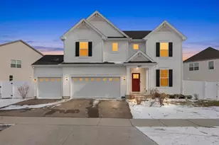 387 S Pointe Ave, South Elgin, IL 60177 - Photo 1