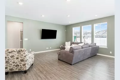 387 South Pointe Avenue, South Elgin, IL 60177 - Photo 10