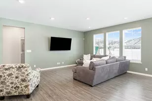 387 S Pointe Ave, South Elgin, IL 60177 - Photo 10