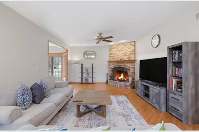 1007 Peregrine Way, Hampshire, IL 60140 - Photo 6