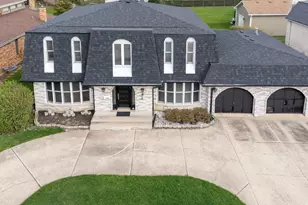 9405 Natchez Ave, Morton Grove, IL 60053 - Photo 4