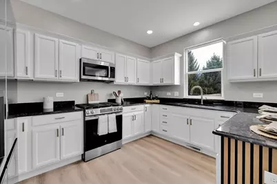 555 Bluestem Drive, Yorkville, IL 60560 - Photo 10