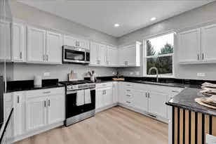 555 Bluestem Dr, Yorkville, IL 60560 - Photo 10