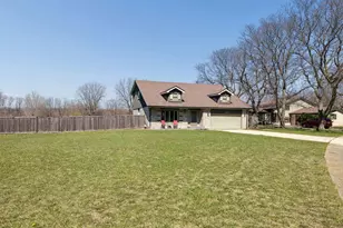 1404 Carriage Ln, Bolingbrook, IL 60490 - Photo 2