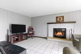 1150 Lehnertz Ave, Aurora, IL 60505 - Photo 8