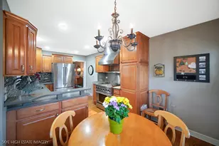 3447 W Maple St, Evergreen Park, IL 60805 - Photo 10
