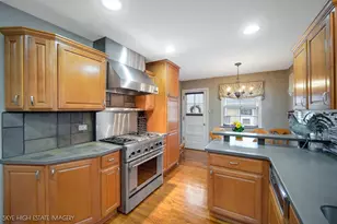 3447 W Maple St, Evergreen Park, IL 60805 - Photo 8
