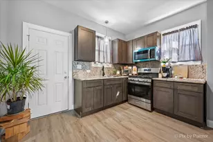 519 W Highland Ave, Elgin, IL 60123 - Photo 14