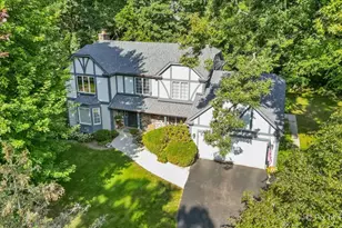 5N490 Hidden Springs Dr, Saint Charles, IL 60175 - Photo 2