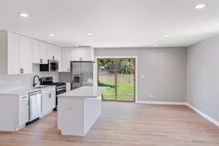 118 Windsor Ln, Glendale Heights, IL 60139 - Photo 2