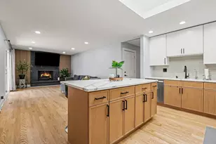 10360 Brenner Ct, Naperville, IL 60564 - Photo 2