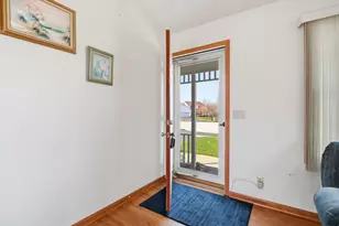 1730 Pebblewood Ct, Sycamore, IL 60178 - Photo 8