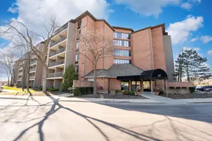 75 Kristin Cir, Schaumburg, IL 60195 - Photo 1