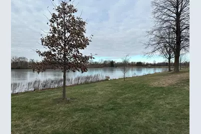 1250 N Streamwood Lane #338, Vernon Hills, IL 60061 - Photo 4