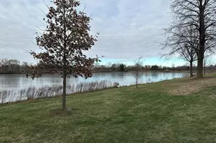 1250 N Streamwood Ln, Vernon Hills, IL 60061 - Photo 4