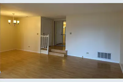 1250 N Streamwood Lane #338, Vernon Hills, IL 60061 - Photo 6