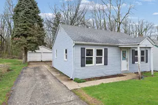 37 John St, Crystal Lake, IL 60014 - Photo 2