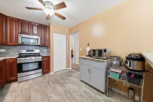 2861 Shelly Ln, Aurora, IL 60504 - Photo 6