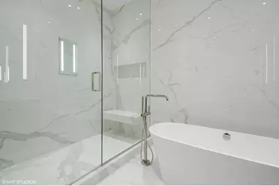 14 W Superior Street #5401, Chicago, IL 60654 - Photo 18