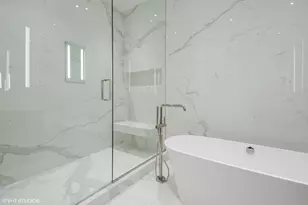 14 W Superior St, Chicago, IL 60654 - Photo 18