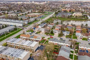 8945 Robin Dr, Des Plaines, IL 60016 - Photo 26