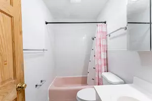 8945 Robin Dr, Des Plaines, IL 60016 - Photo 12