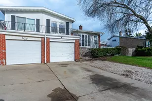 8945 Robin Dr, Des Plaines, IL 60016 - Photo 20