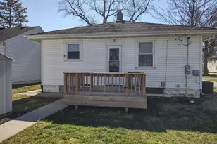 912 Douglas St, Morris, IL 60450 - Photo 2