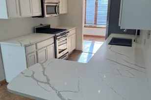 8316 High Point Cir, Darien, IL 60561 - Photo 6