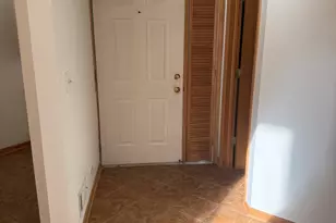 8316 High Point Cir, Darien, IL 60561 - Photo 4