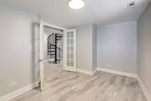 313 E 60th St, Chicago, IL 60637 - Photo 30