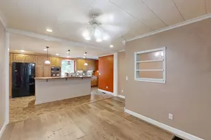 226 E Orleans St, Paxton, IL 60957 - Photo 8