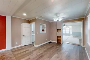 226 E Orleans St, Paxton, IL 60957 - Photo 10
