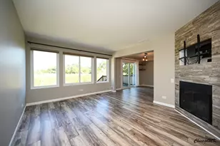 425 Locksley Dr, Streamwood, IL 60107 - Photo 4