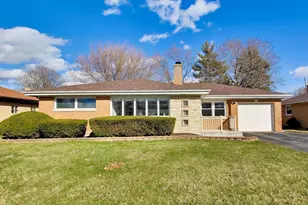 915 S Na Wa Ta Ave, Mount Prospect, IL 60056 - Photo 1