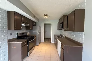 4564 Whitney Dr, Hanover Park, IL 60133 - Photo 6