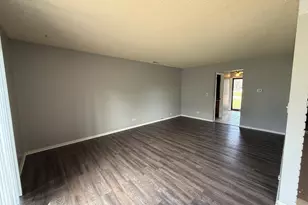 4564 Whitney Dr, Hanover Park, IL 60133 - Photo 4