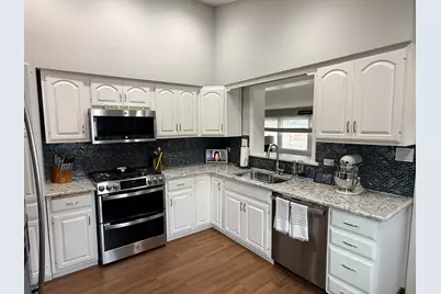 563 Coolidge Avenue, Glen Ellyn, IL 60137 - Photo 2