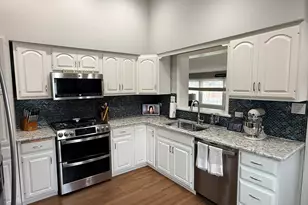 563 Coolidge Ave, Glen Ellyn, IL 60137 - Photo 2